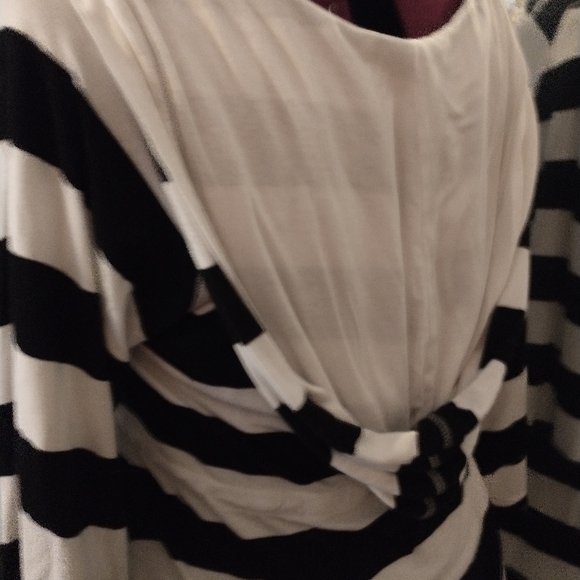 Stripe cover up top with hood - Picture 5 of 5
